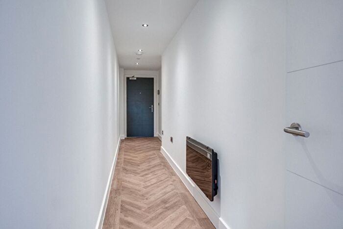 2 Bedroom Flat To Rent In Coventry Road, Sheldon, Birmingham, West Midlands, B26