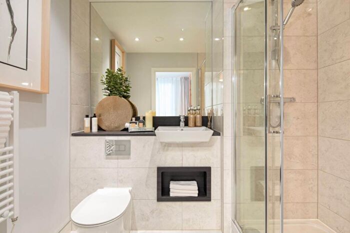 1 Bedroom Flat For Sale In Ridgeway Views, Mill Hill, NW7