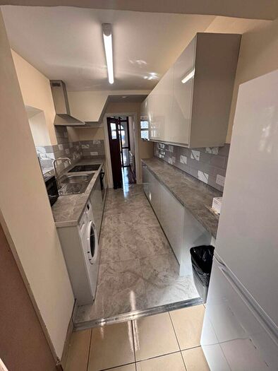 4 Bedroom Semi Detached House To Rent In Fairlie Road, Oxford, OX4