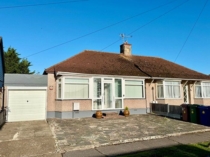 2 Bedroom Semi Detached Bungalow For Sale In Vincent Close, Corringham, SS17