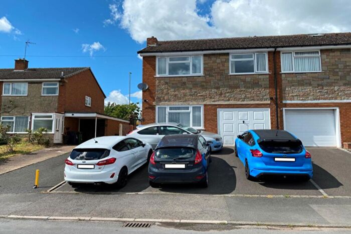 4 Bedroom House For Sale In Chichester Avenue, Kidderminster, DY11