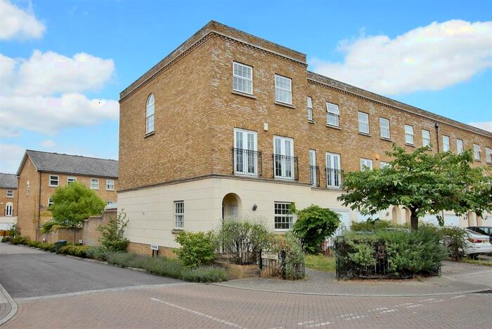 4 Bedroom Town House To Rent In Chadwick Place, Surbiton, KT6