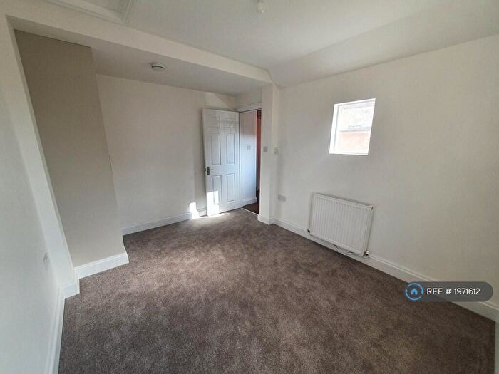 2 Bedroom Flat To Rent In Badshot Lea Road, Badshot Lea, Farnham, GU9