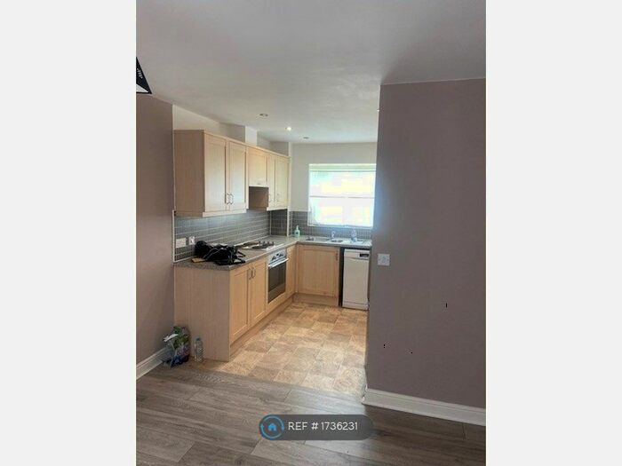 2 Bedroom Flat To Rent In Sheepridge, Huddersfield, HD2