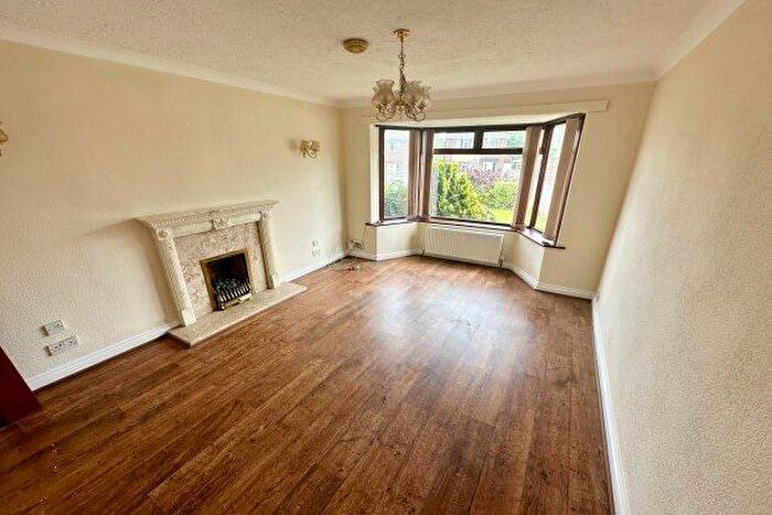 3 Bedroom Property To Rent In Eastwood Close, Wakefield, WF4