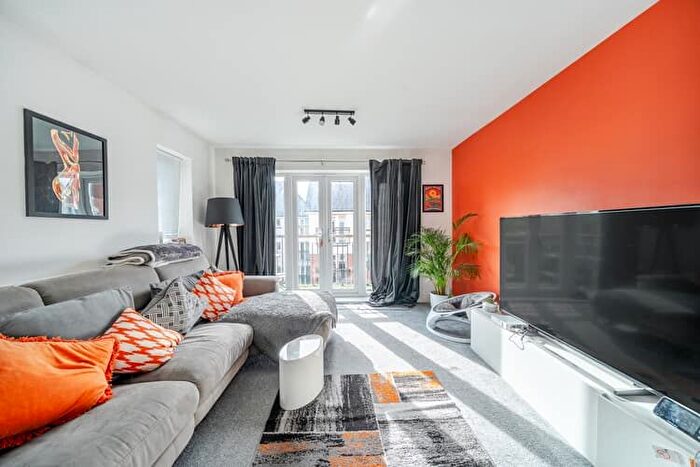 2 Bedroom Flat For Sale In Mallards House, Fleet, Hampshire, GU51