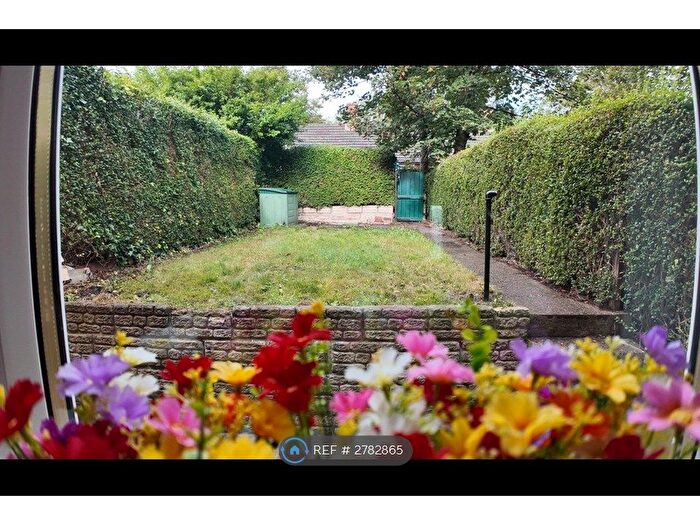 2 Bedroom Terraced House To Rent In Elford Rise, Nottingham, NG3