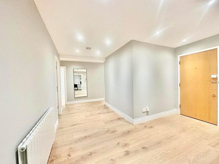 3 Bedroom Flat To Rent In Westferry Road, London, E14