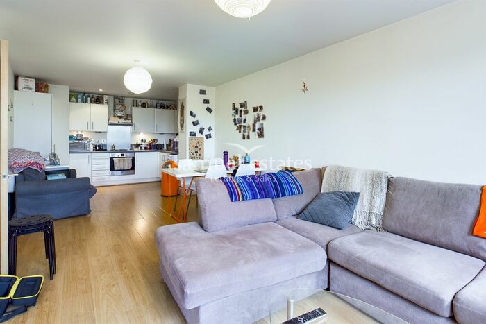 1 Bedroom Flat To Rent In Leamore Court, Bethnal Green, E2