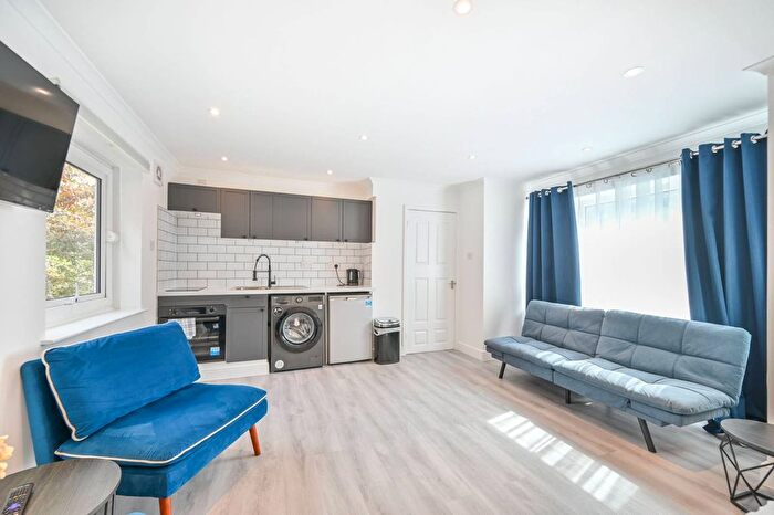 Studio For Sale In Elgin Mews, Portobello, London, W11