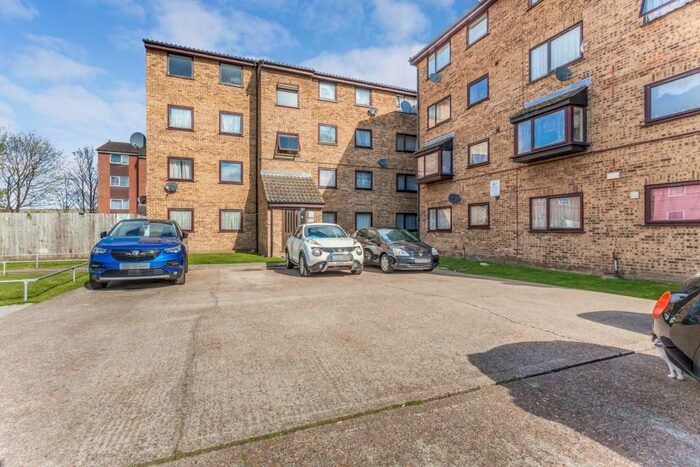 2 Bedroom Flat To Rent In Gurney Close, Barking, IG11