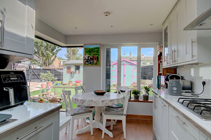 3 Bedroom Semi-Detached House For Sale In Pollards Oak Road, Hurst Green, Oxted, RH8