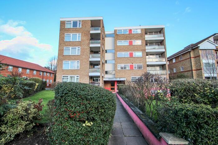 2 Bedroom Flat To Rent In Brunswick Lodge, Ewell Road, Surbiton, KT6