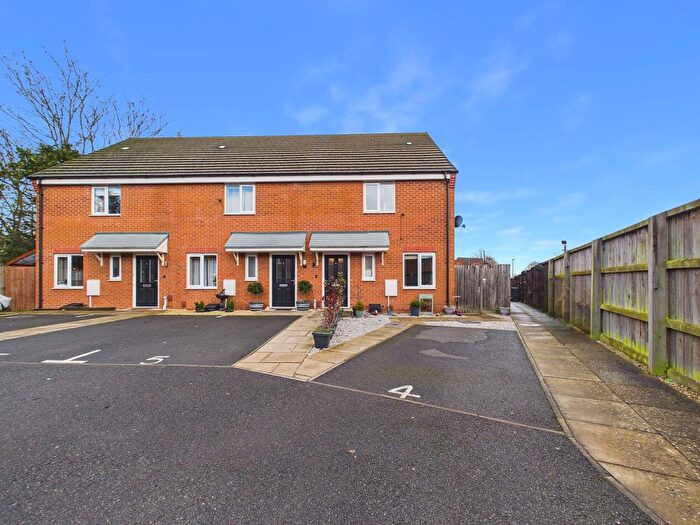 3 Bedroom End Terrace House For Sale In Sungold Court, Woodston, Peterborough, PE2