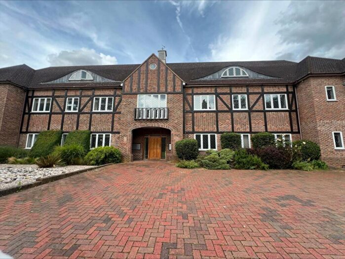 2 Bedroom Flat For Sale In Highfield Lane, St Albans, AL4