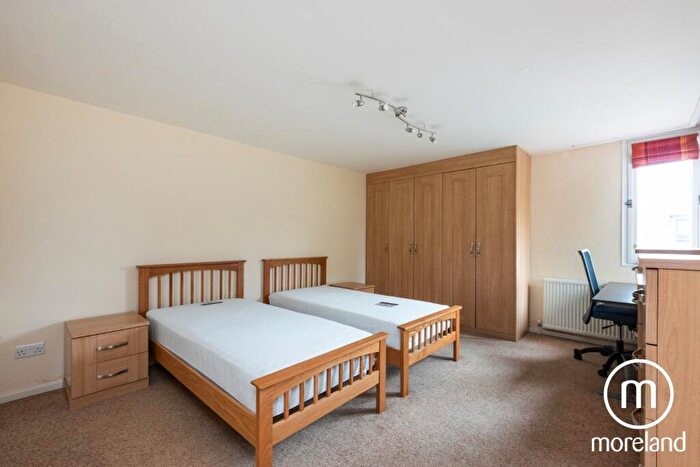 2 Bedroom Apartment To Rent In Chandos Way, Golders Green, NW11