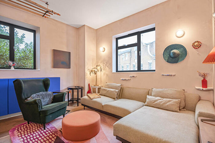 1 Bedroom Apartment For Sale In Dalston Lane, London, E8