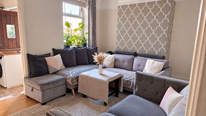 3 Bedroom End Of Terrace House To Rent In Rosedale Road, Grays, RM17