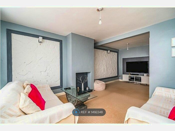 3 Bedroom Semi-Detached House To Rent In Lakeside Road, West Bromwich, B70