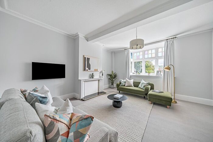 3 Bedroom Apartment To Rent In Town Centre, Henley-on-Thames, RG9