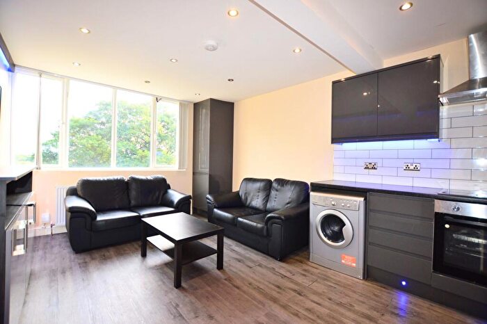 4 Bedroom Flat To Rent In Cliff Road, Leeds, LS6