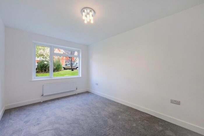 1 Bedroom Flat To Rent In Mill Road, Epsom, KT17