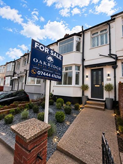 3 Bedroom Terraced House For Sale In Runley Road, Luton, LU1