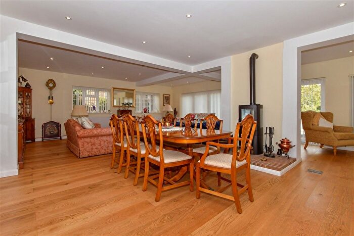 4 Bedroom Chalet For Sale In Maidstone Road, Lenham, Maidstone, Kent, ME17