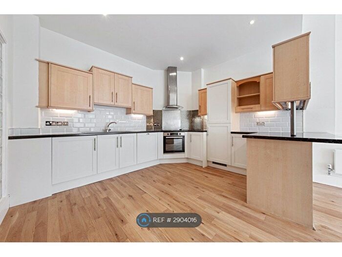 2 Bedroom Flat To Rent In Deptford Broadway, London, SE8