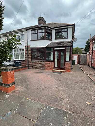 3 Bedroom Semi-detached House To Rent In Fairholme Road, Birmingham, B36