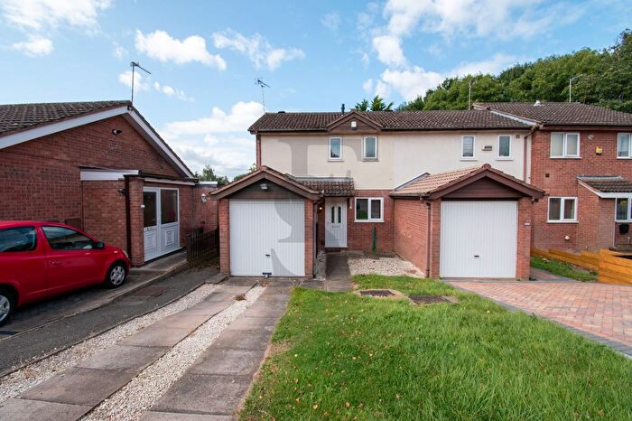 2 Bedroom End Of Terrace House To Rent In Sharpley Drive, Leicester, LE4
