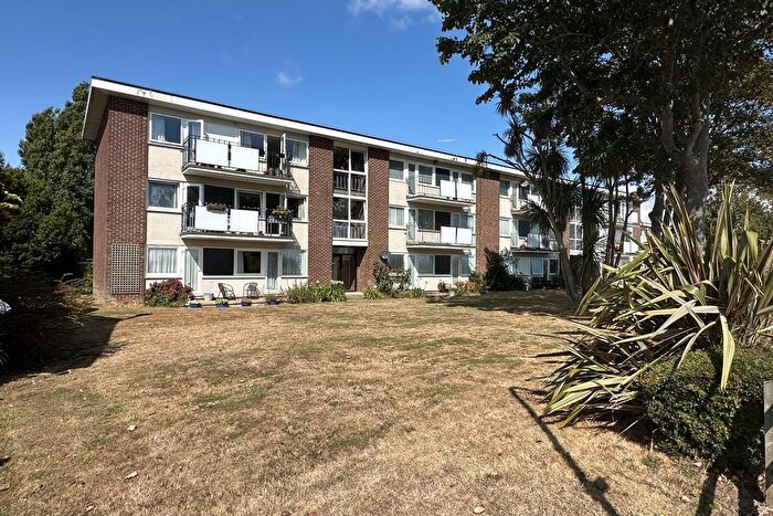 2 Bedroom Flat For Sale In Lord Warden Avenue, Walmer, CT14