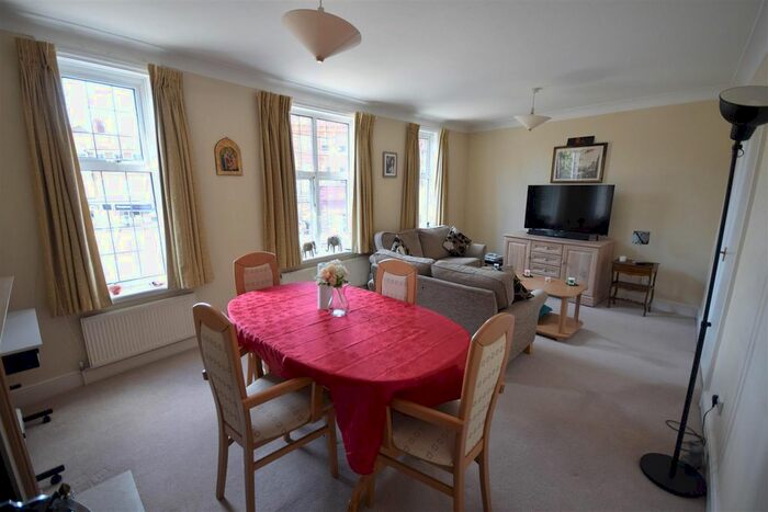 1 Bedroom Flat To Rent In King Street Parade, King Street, Twickenham, TW1