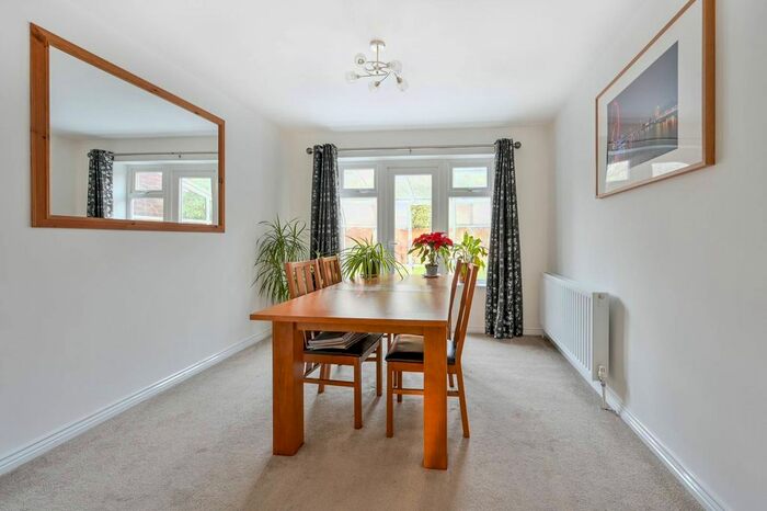 3 Bedroom Detached House To Rent In Knaphill, Woking, Knaphill, Woking, GU21