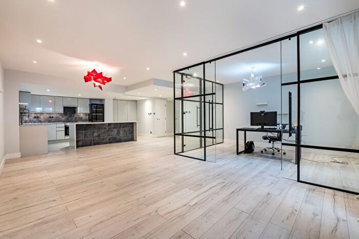 2 Bedroom Flat For Sale In The Baynards, Hereford Road, London, W2