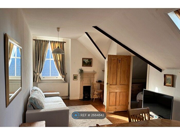 1 Bedroom Flat To Rent In The Avenue, Richmond, TW1