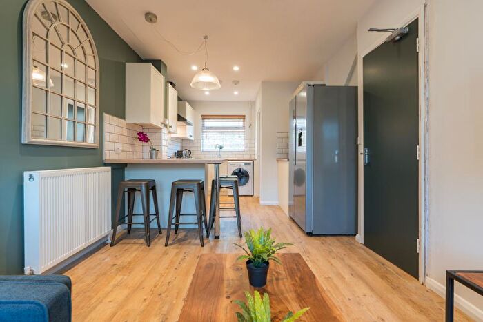 4 Bedroom Terraced House To Rent In Larkdale Street, Nottingham, NG7