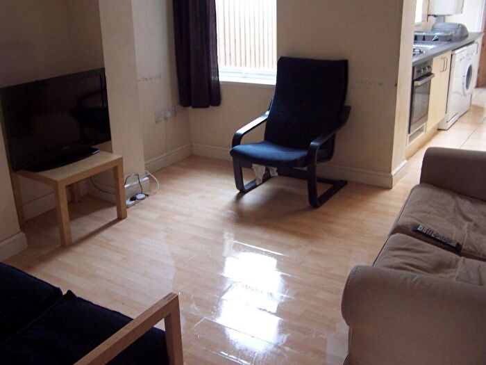 5 Bedroom House To Rent In Newton Grove, Selly Oak, Birmingham, West Midlands, B29