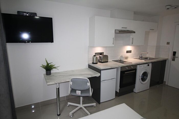 1 Bedroom Flat To Rent In Flat, Clarendon Road, Leeds, LS2