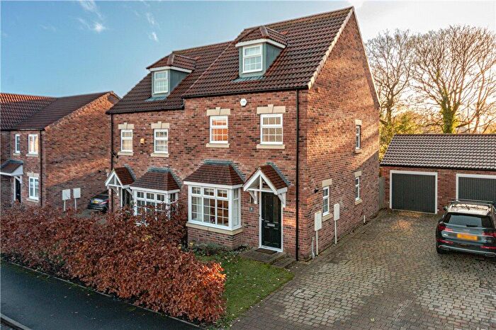 3 Bedroom Semi Detached House For Sale In Woodlands Grove, Leeds, West Yorkshire, LS16