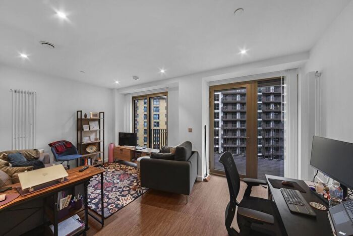 1 Bedroom Apartment To Rent In Royal Docks West, London, E16