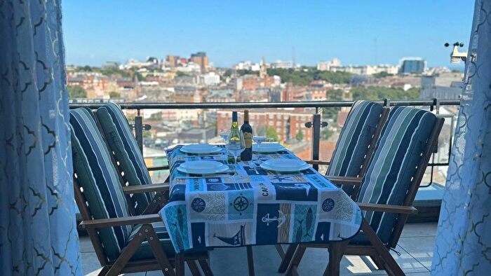 2 Bedroom Flat For Sale In Commercial Road, Bournemouth, Dorset, BH2