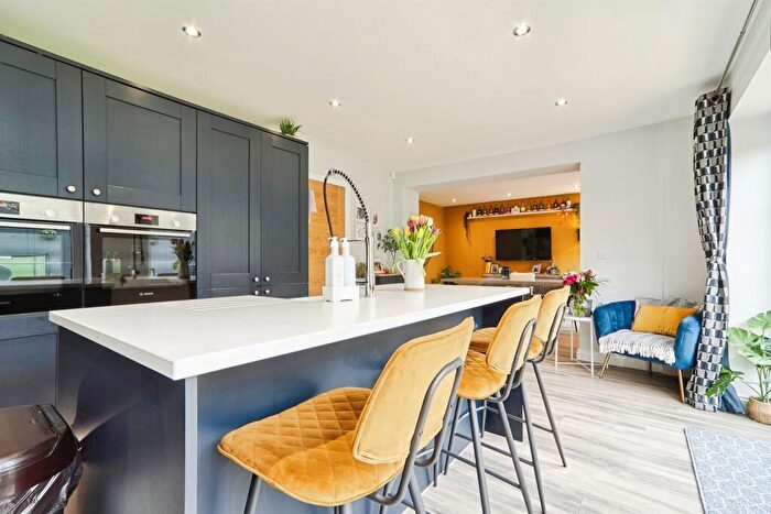 5 Bedroom Detached House For Sale In South Park Vale, Pudsey, LS28