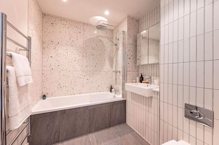 2 Bedroom Flat To Rent In Uncle Wembley, Wembley, HA9