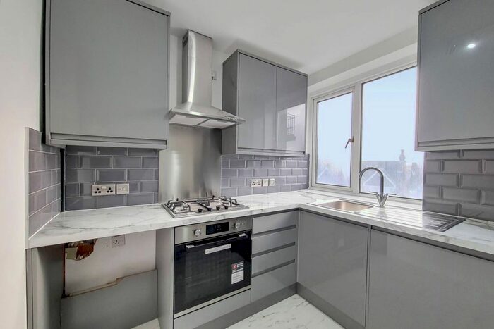 2 Bedroom Flat To Rent In Heybridge Avenue, Streatham Common, London, SW16