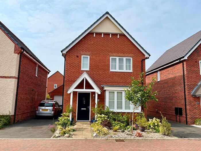 3 Bedroom Detached House For Sale In Mapletoft Avenue, Saffron Walden, CB10