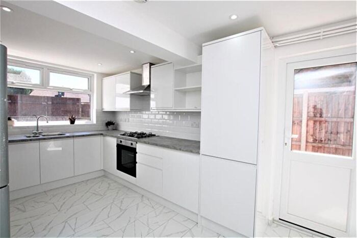 4 Bedroom House To Rent In Ravenshurst Avenue, Hendon, NW4