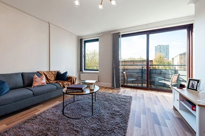 2 Bedroom Flat For Sale In Lion Court, The Highway, E1W