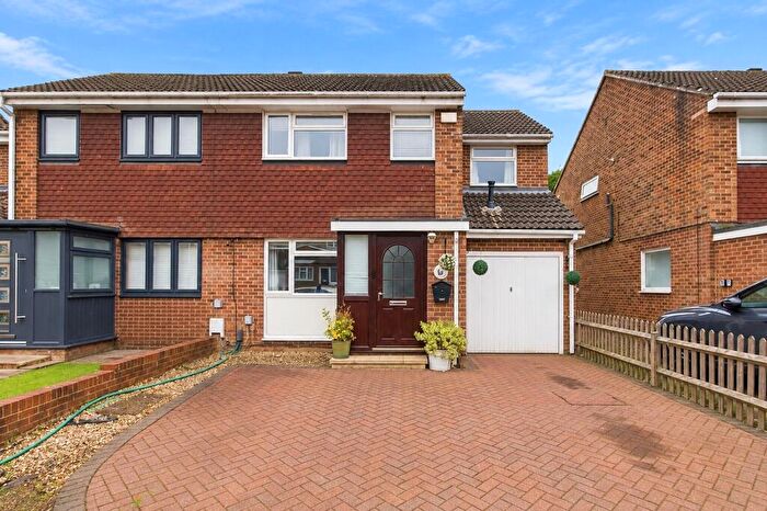 3 Bedroom Semi-Detached House For Sale In Goldfinch Road, South Croydon, CR2