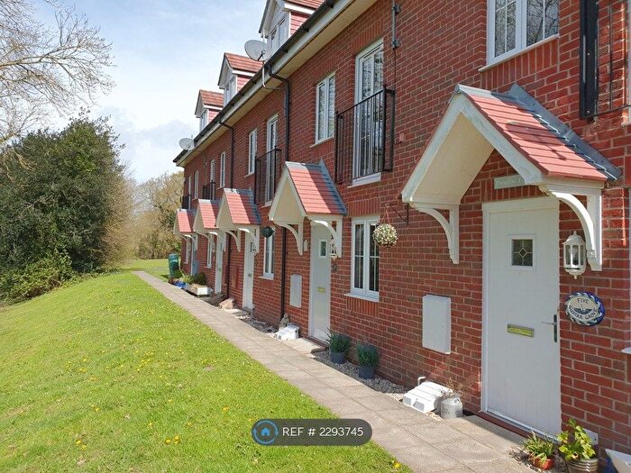 4 Bedroom Terraced House To Rent In Gustar Grove, Iow, PO32